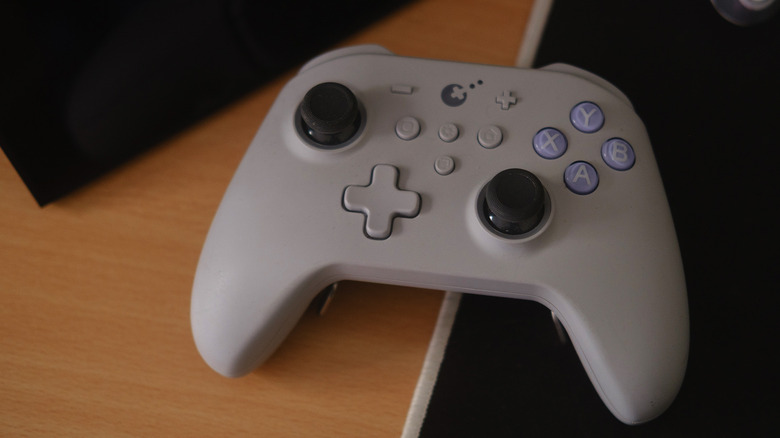 GuliKit KK3 Max on desk