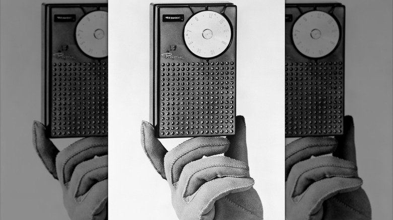 A black and white photo of a Regency pocket radio.