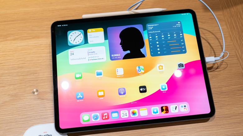 A 13-inch iPad Pro model on display at a store