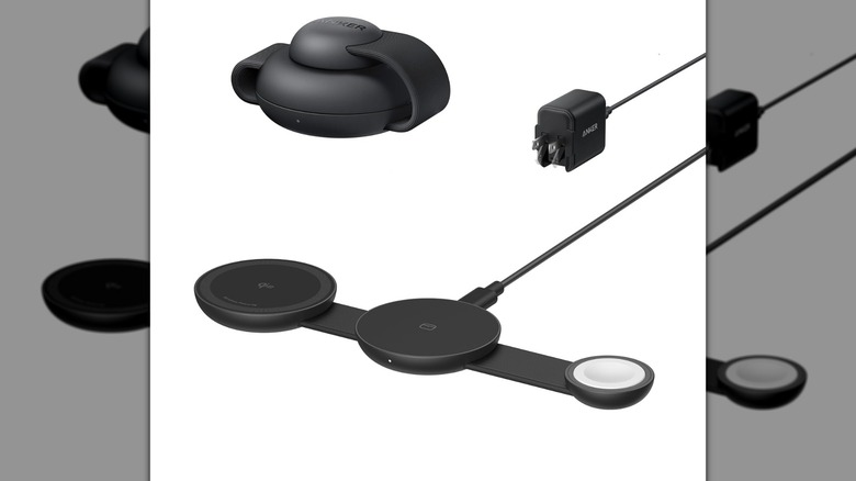 An Anker MagGo UFO both open and closed.