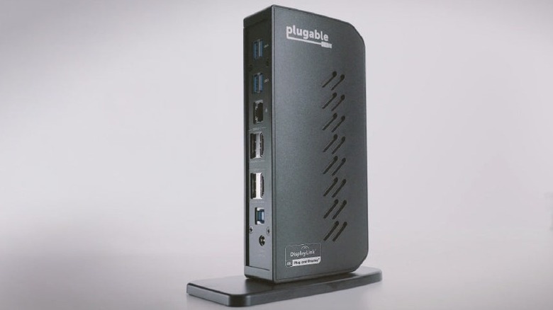 The Plugable UD-6950Z dock with a plant in the background