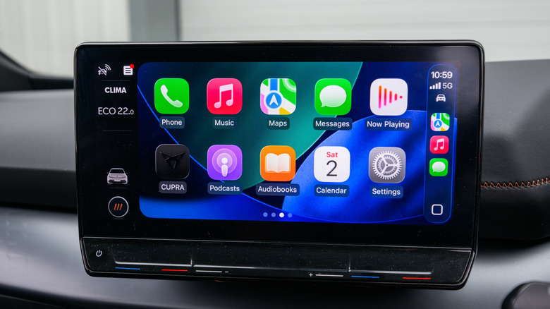 Apple CarPlay displaying widgets and icons