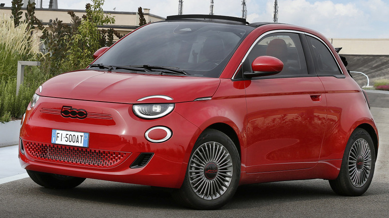 2026 Fiat 500e front 3/4 shot
