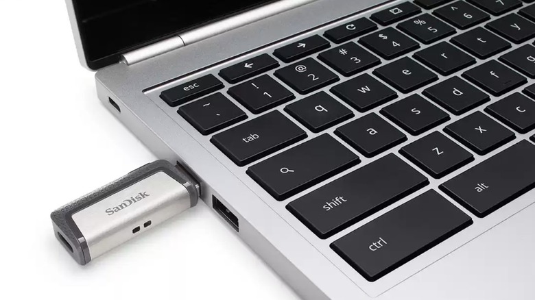 Sandisk Ultra Dual Drive plugged into a laptop