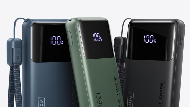 Blue, green, and black INIU Compact Power Banks standing in a row against a white backdrop