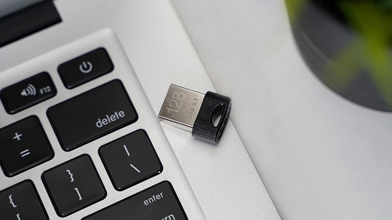 Close-up of PNY Elite-X Fit Flash Drive on a laptop