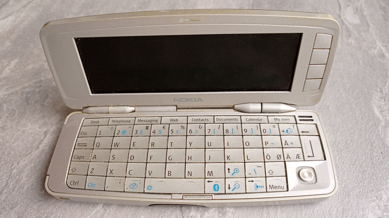 Close-Up of Nokia 9300 on gray table