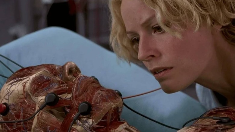 Elisabeth Shue looking at invisible Kevin Bacon in Hollow Man