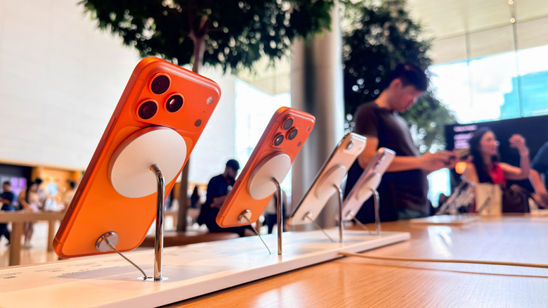 apple iphone 17 pro put on display at an Apple Store