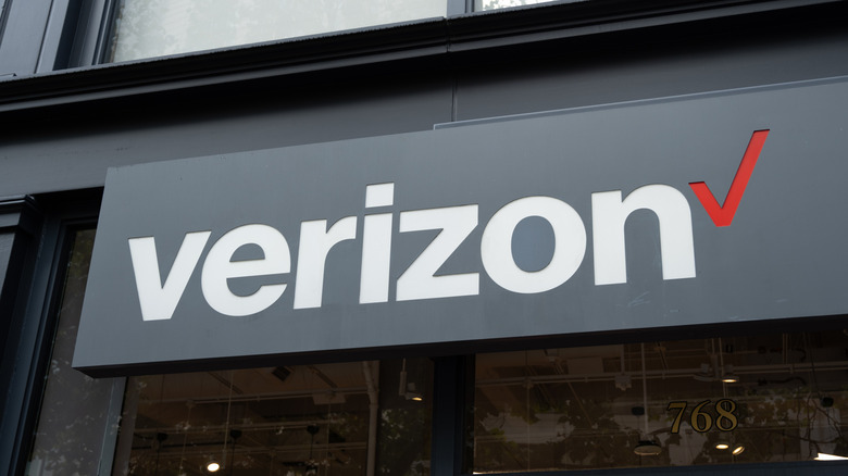 Verizon logo atop a Verizon store