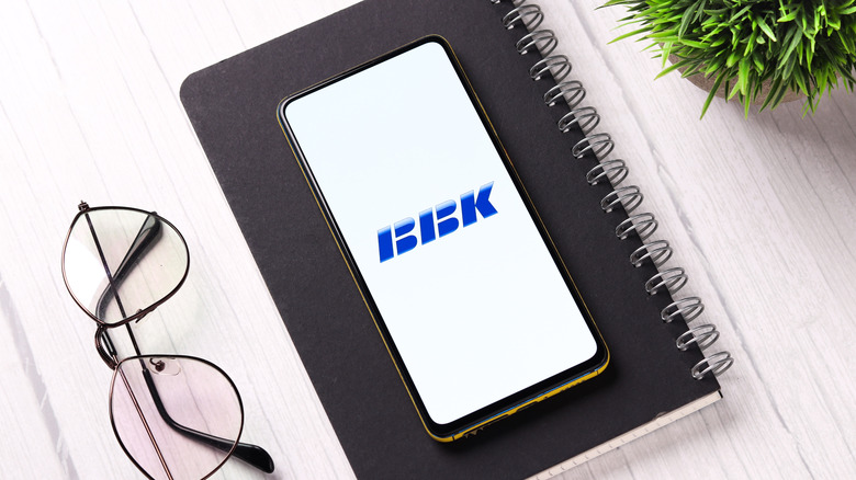 The BBK logo on an the display of an older Android phone.