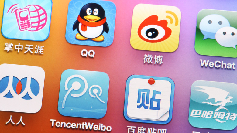 An image of many popular Chinese app icons on a digital screen