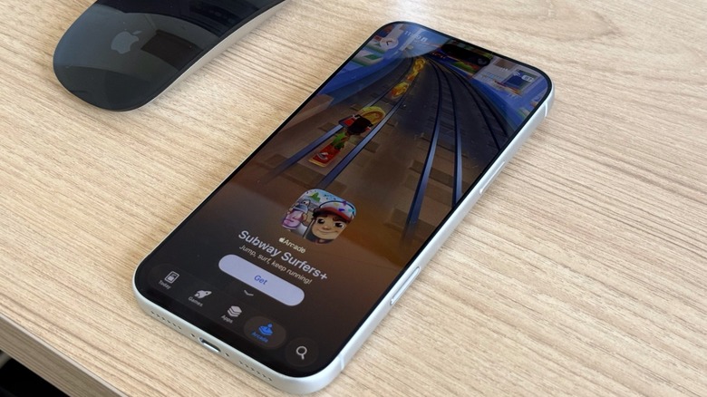 Apple Arcade recently added Subway Surfers to its library