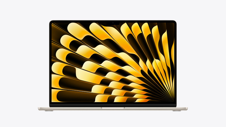 Apple MacBook Air (15-inch, M5) in Starlight.