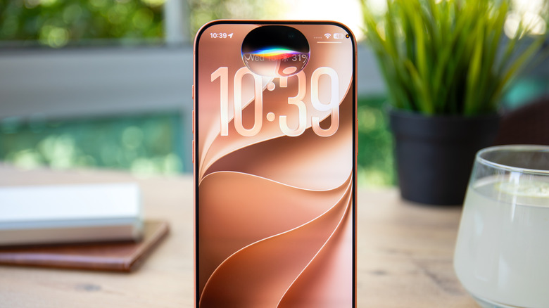 The Siri chatbot annimation seen at the top of an iPhone 17 Pro running iOS 27.