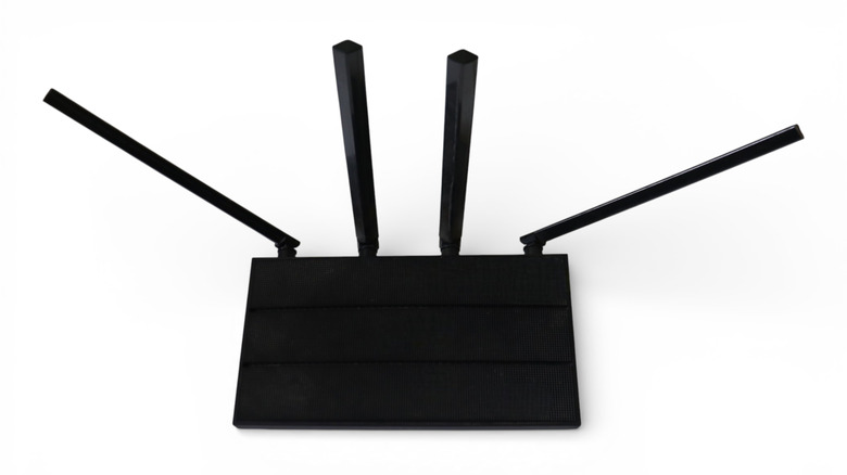 A black router with multiple antennas