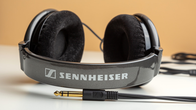 Sennheiser HD 280 Pro on a distorted Sennheiser logo background.