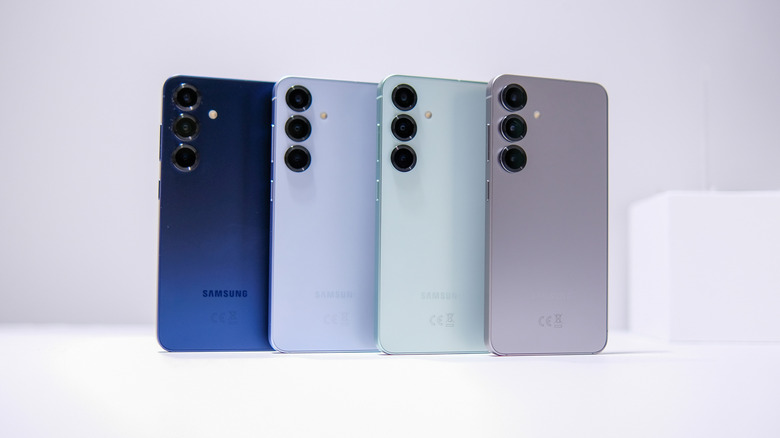 A number of differently colored Samsung phones side by side