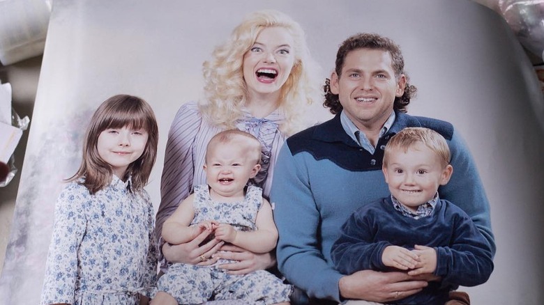 A smiling family portrait with two adults and three childre from the Netflix series Maniac.