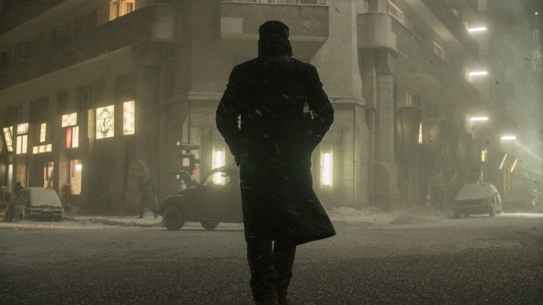 K (Ryan Gosling) walking to a building in Blade Runner 2049