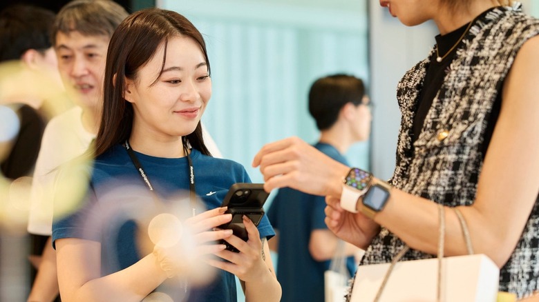 Apple Store employee helping a customer with the Apple Watch
