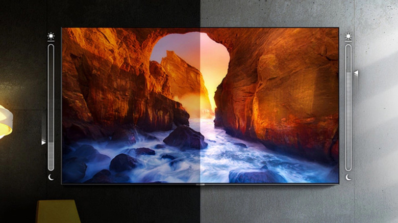 A before-and-after image of Intelligent Mode being used on a Samsung TV