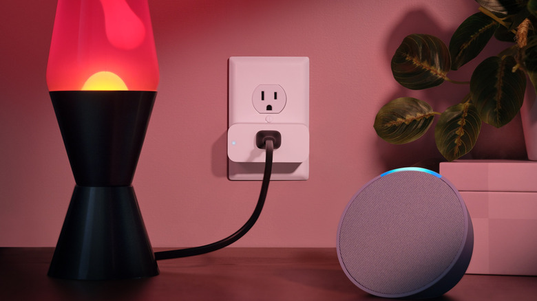 Amazon Smart Plug connected to lava lamp with Amazon Echo Spot next to it