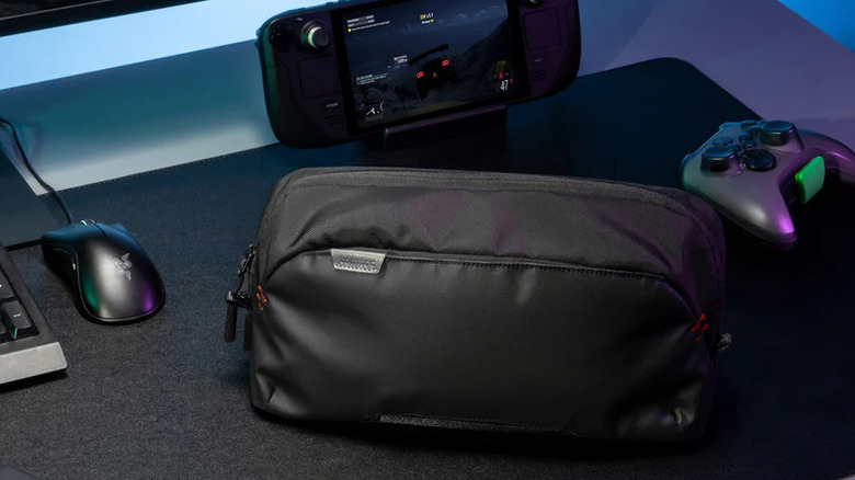 The Arcccos-G47 travel bag on desk