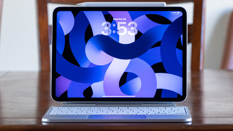 iPad Pro M5 with the Magic Keyboard