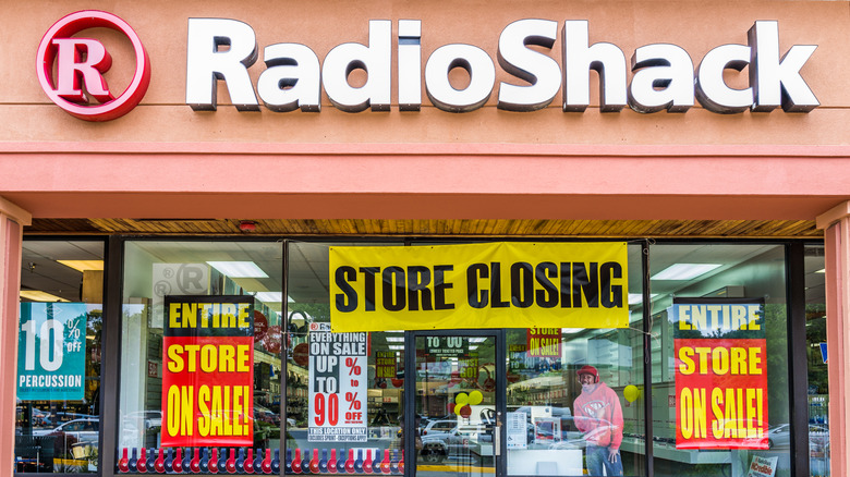 RadioShack advertising it is shutting down, signs read: "Entire store on sale!", "Store closing"