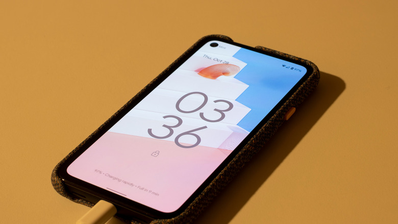 close-up smartphone, google pixel charging