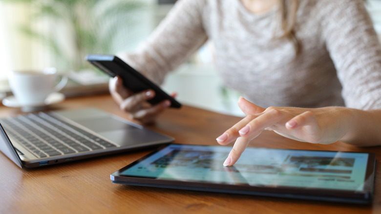 Watching content on multiple devices at once