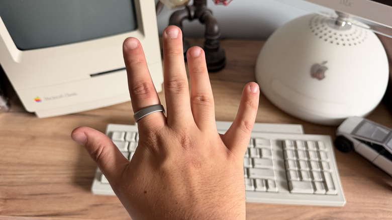 Wearing the Oura Ring 5 on my index finger