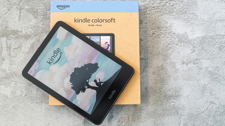 Kindle Colorsoft on top of packaging showing color screen