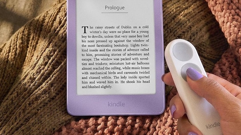 Hand using Kindle Click to control the Kindle
