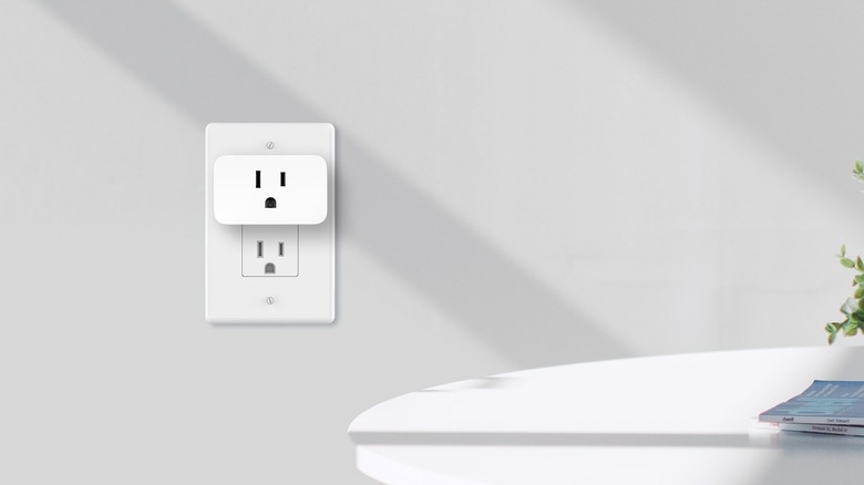 Tapo Smart Plug Mini P125 attached to a wall outlet