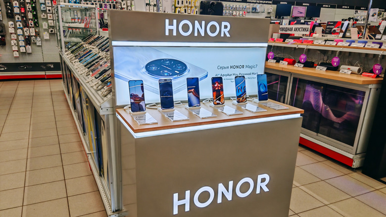 Honor smartphones on display at a store