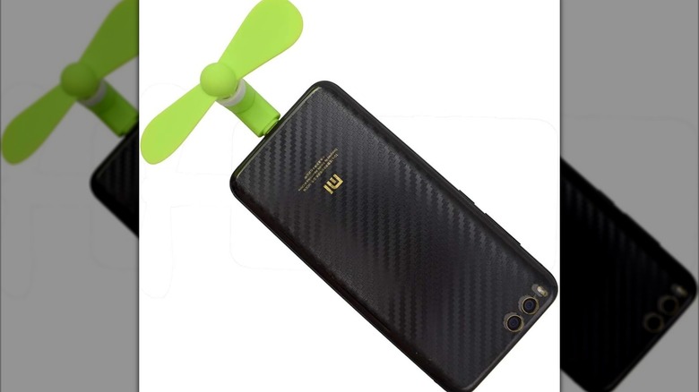 An ULBTER fan plugged into a MI smartphone.