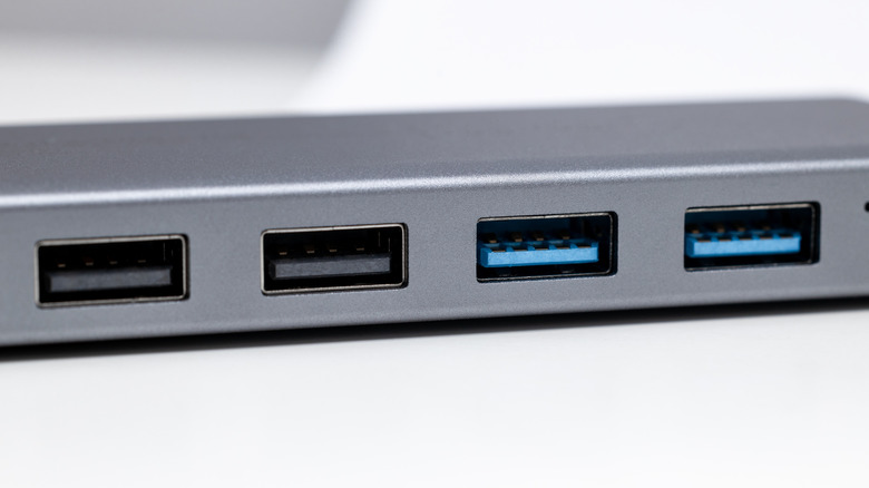 USB hub with 4 ports placed on a white table