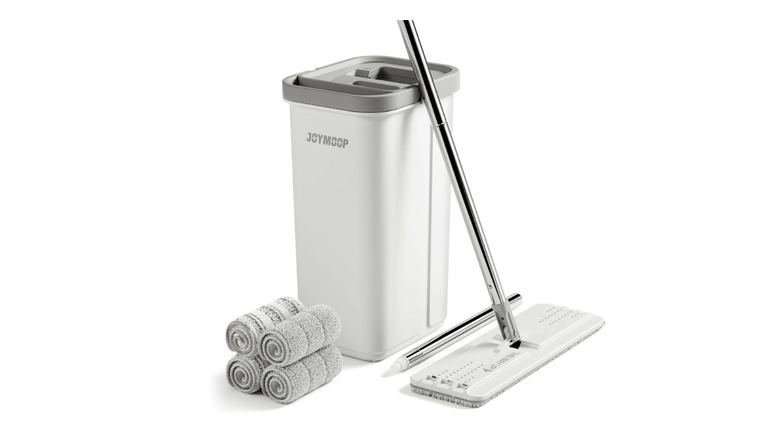 JOYMOOP cleaning mop and bucket with extra cleaning pads