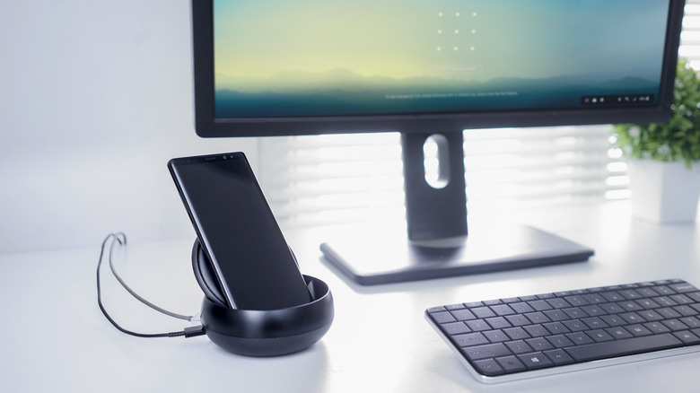 Samsung DeX in use with a Galaxy phone and a monitor