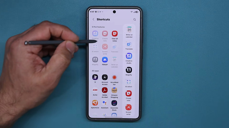 S Pen hovering over phone to select apps for Air Command menu
