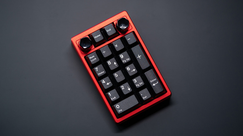 Numpad keyboard with knobs
