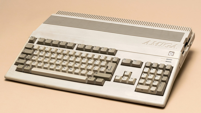 A Commodore Amiga 500 personal computer on display