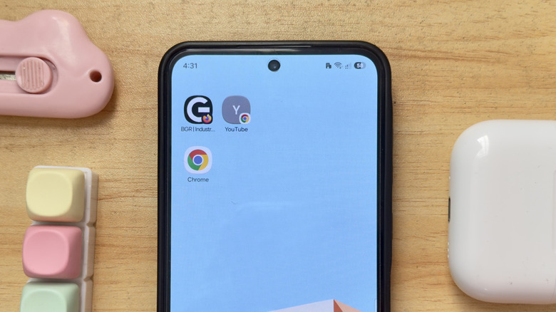 Android phone showing browser shortcuts on the home screen
