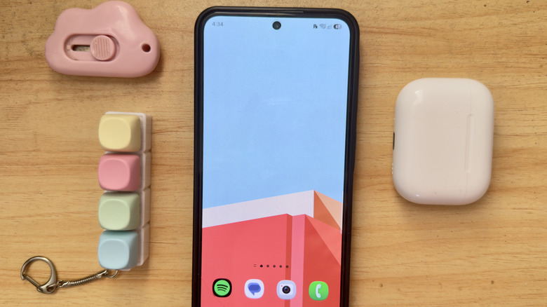 Android phone showing no home screen apps
