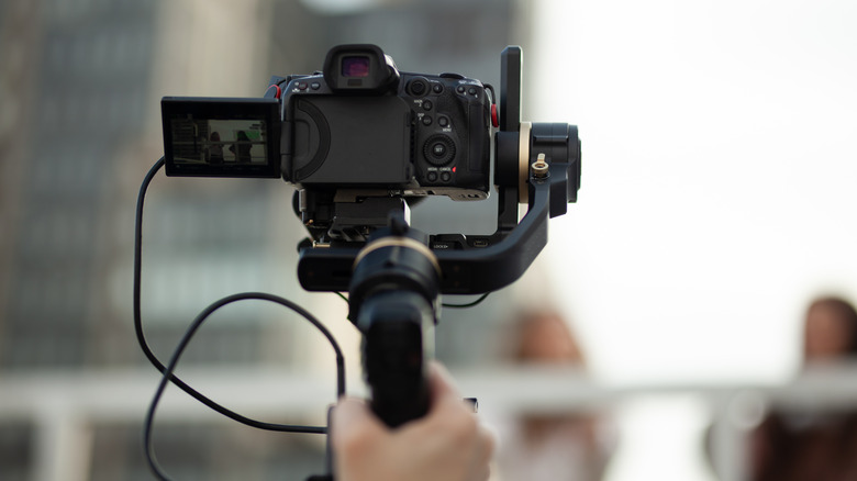 A camera connected to a gimbal with a USB cable