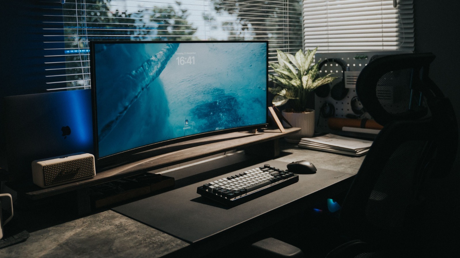 6 Perks Of Switching To An Ultrawide Monitor