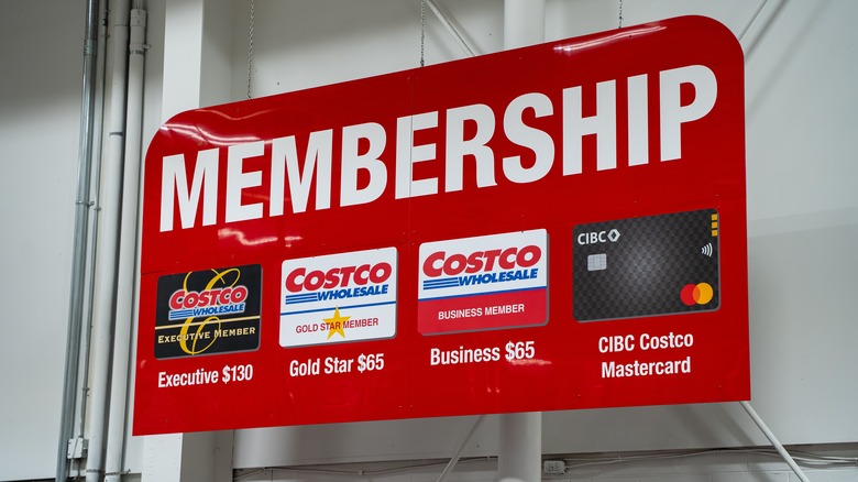 A Costco sign showing the various membership options.