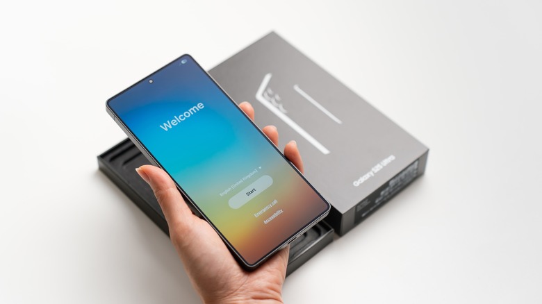 Unboxing the Galaxy S25 Ultra